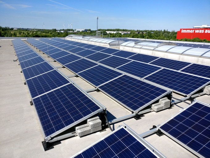 Montage von Freiland-Photovoltaikanlagen